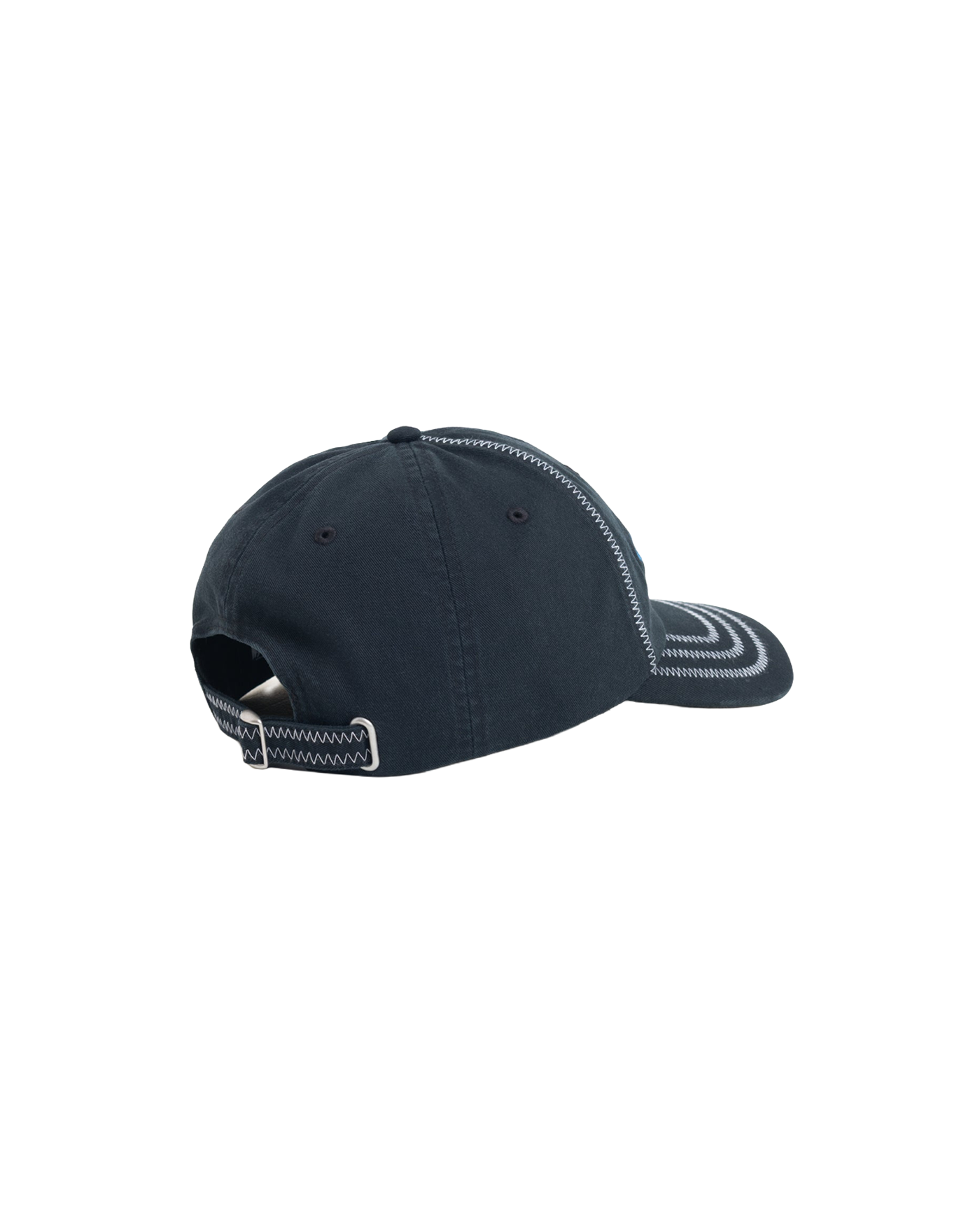 Casquette Stüssy LP Oval Star noire dos avec ajusteur métal sur fond blanc