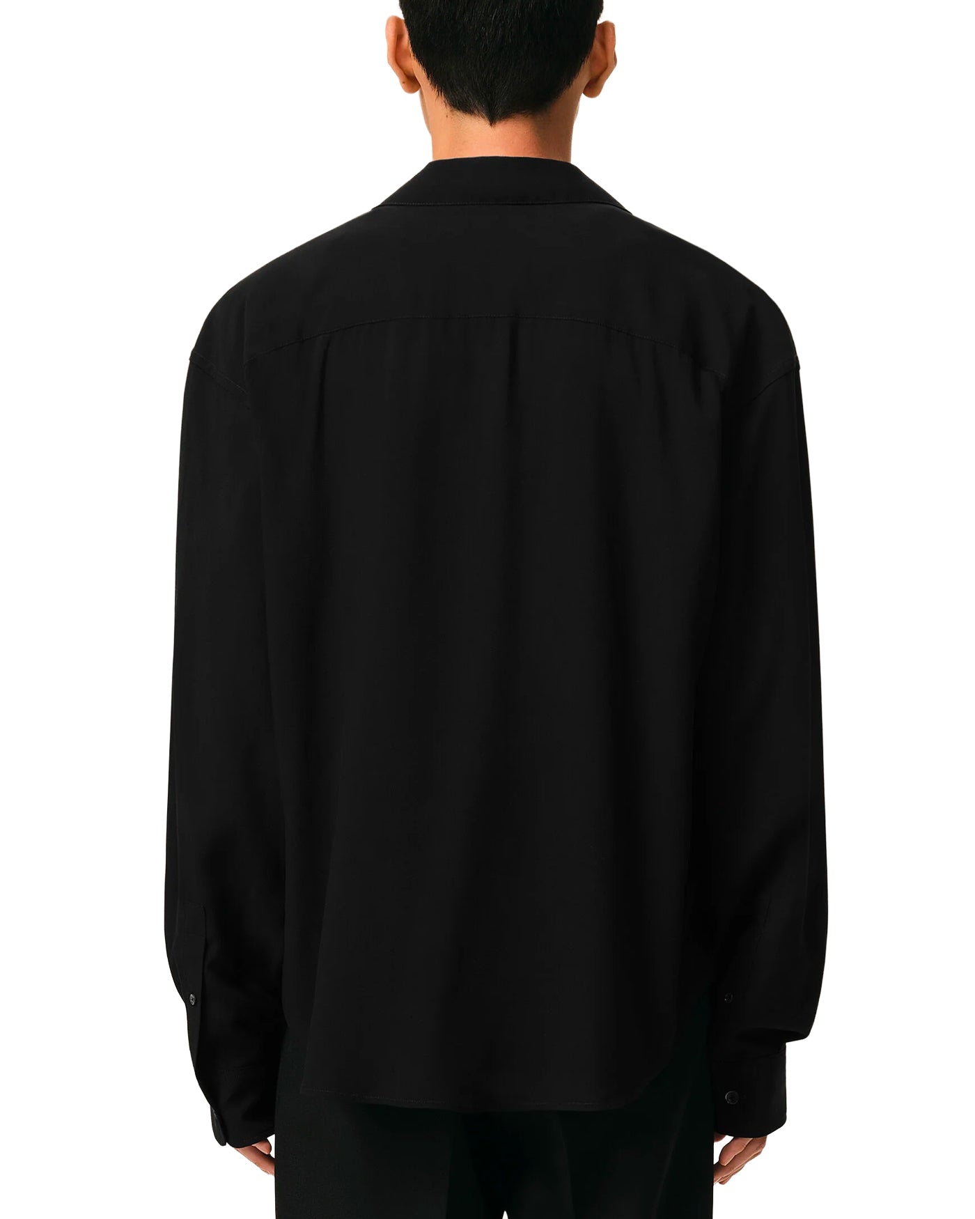 Chemise Ami Paris boxy noire col camp collar brodée sur modèle dos
