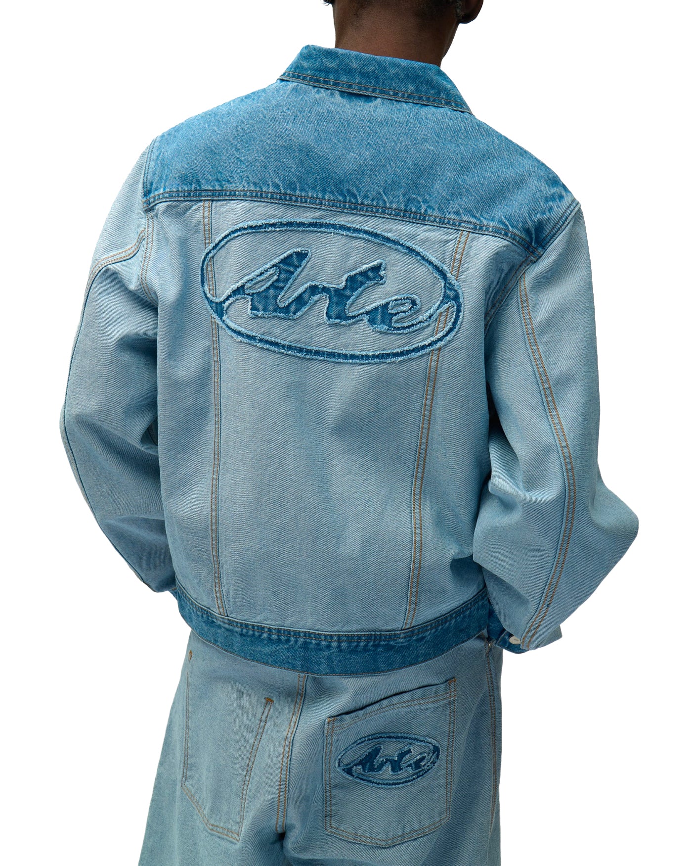 Veste en jean Arte Antwerp bleu clair bicolore patch logo Arte dos