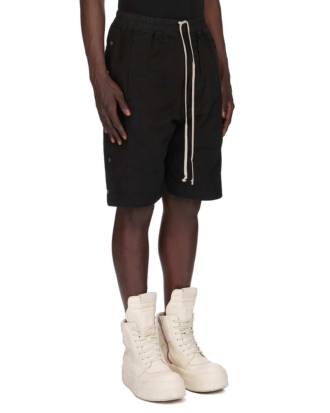 Short Rick Owens DRKSHDW noir cordons crème pressions latérales profil gauche