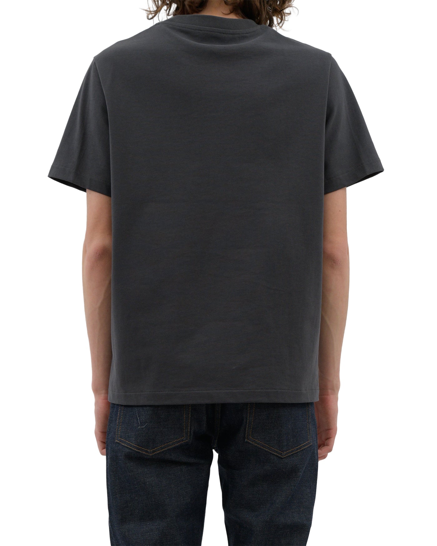 T-shirt A.P.C. Rue Madame noir logo brodé manches courtes porté dos