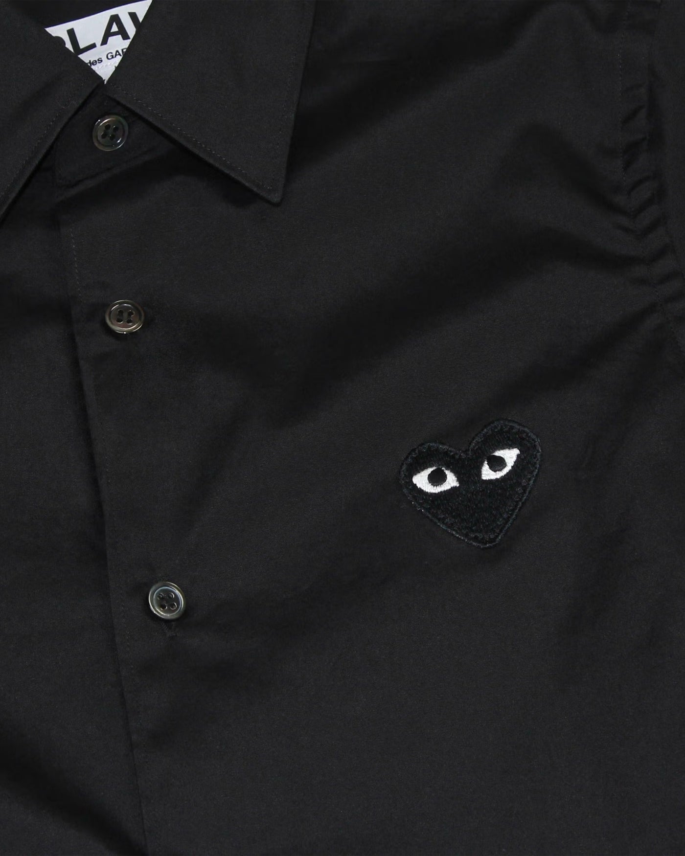 Chemise Comme des Garçons Play noire logo cœur brodé détail face