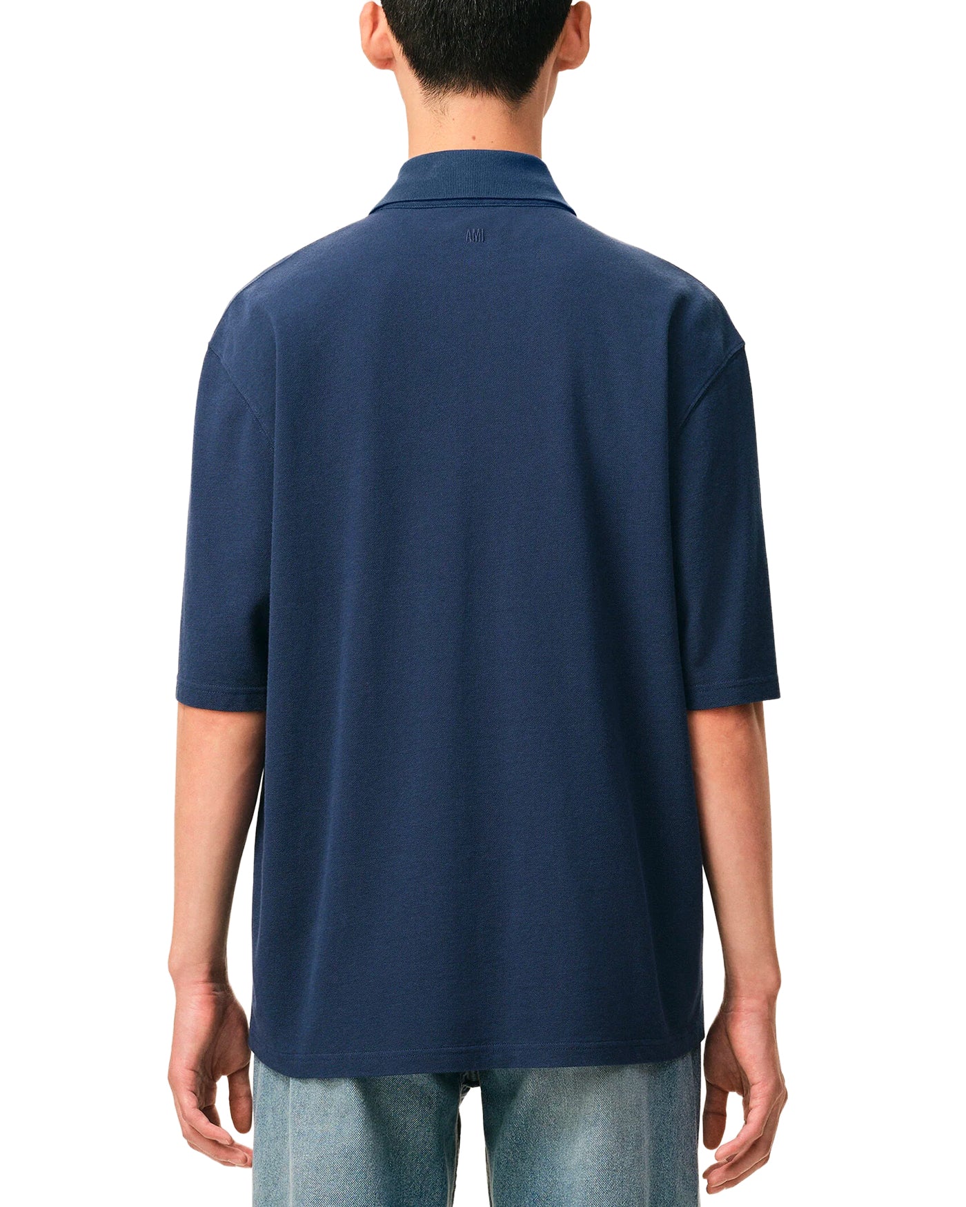 Polo boxy AMI Paris bleu encre manches courtes piqué, vue de dos