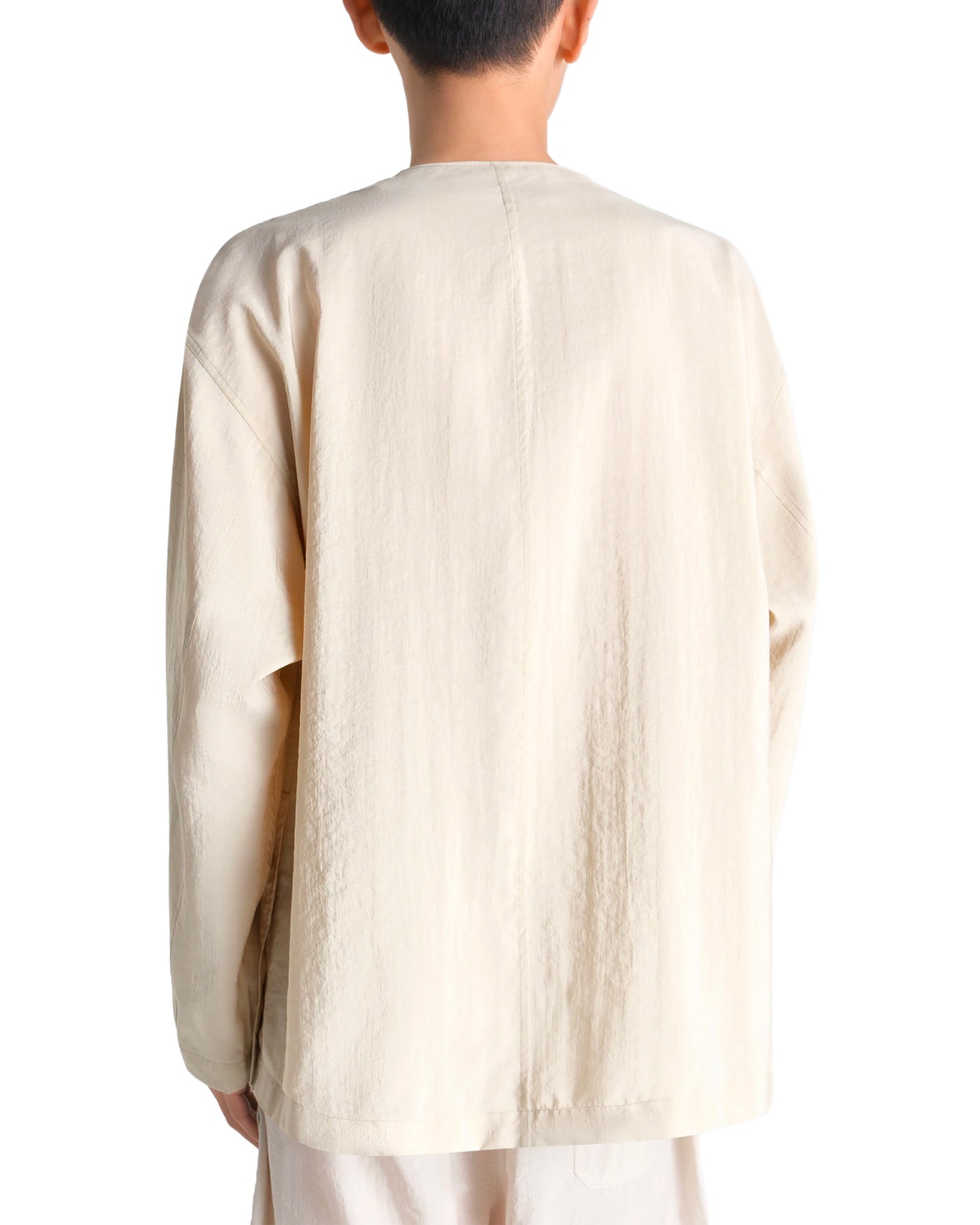 Chemise col rond Lemaire soie séchée écrue portée manches longues dos