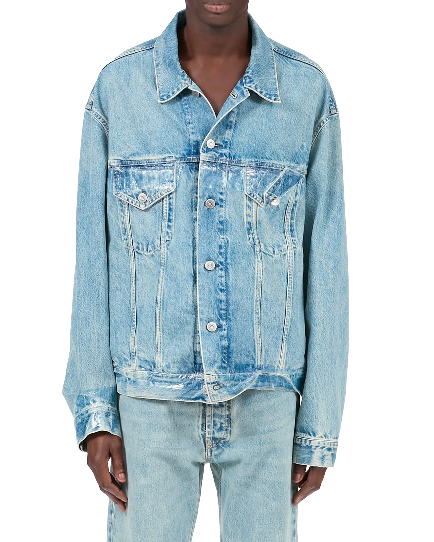 Veste en denim Maison Margiela bleu clair délavé portée face