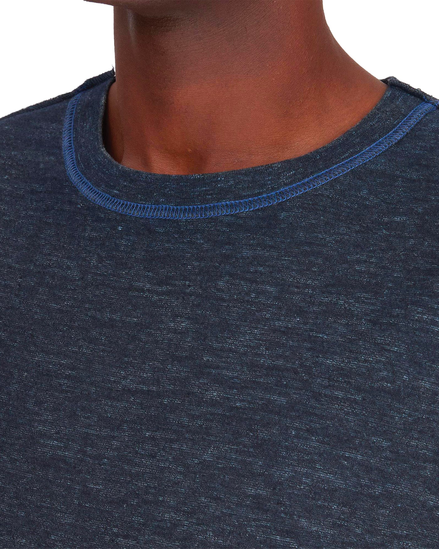 T-shirt Maison Margiela bleu marine chiné, détail col surpiqué