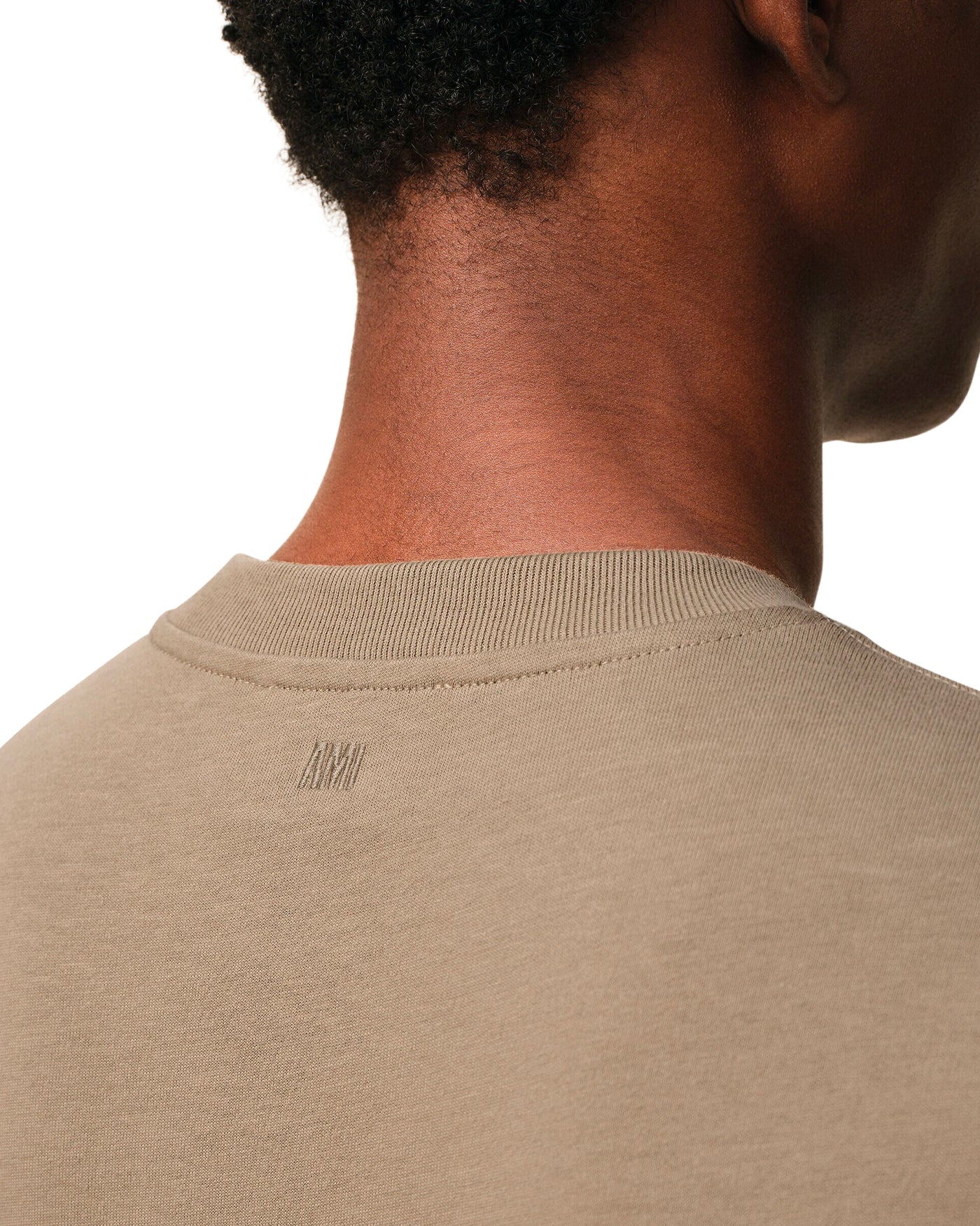 T-shirt Ami Paris Ami de Coeur beige taupe logo brodé col zoom dos