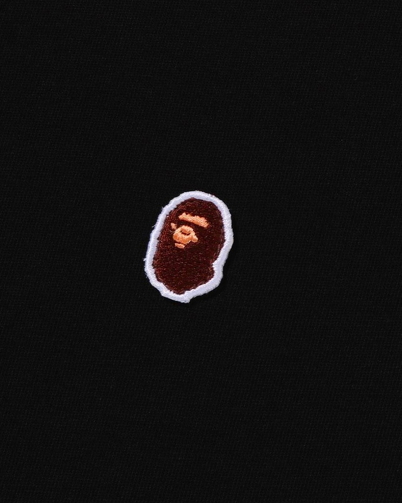 T-shirt BAPE noir détail broderie Ape Head logo poitrine gros plan