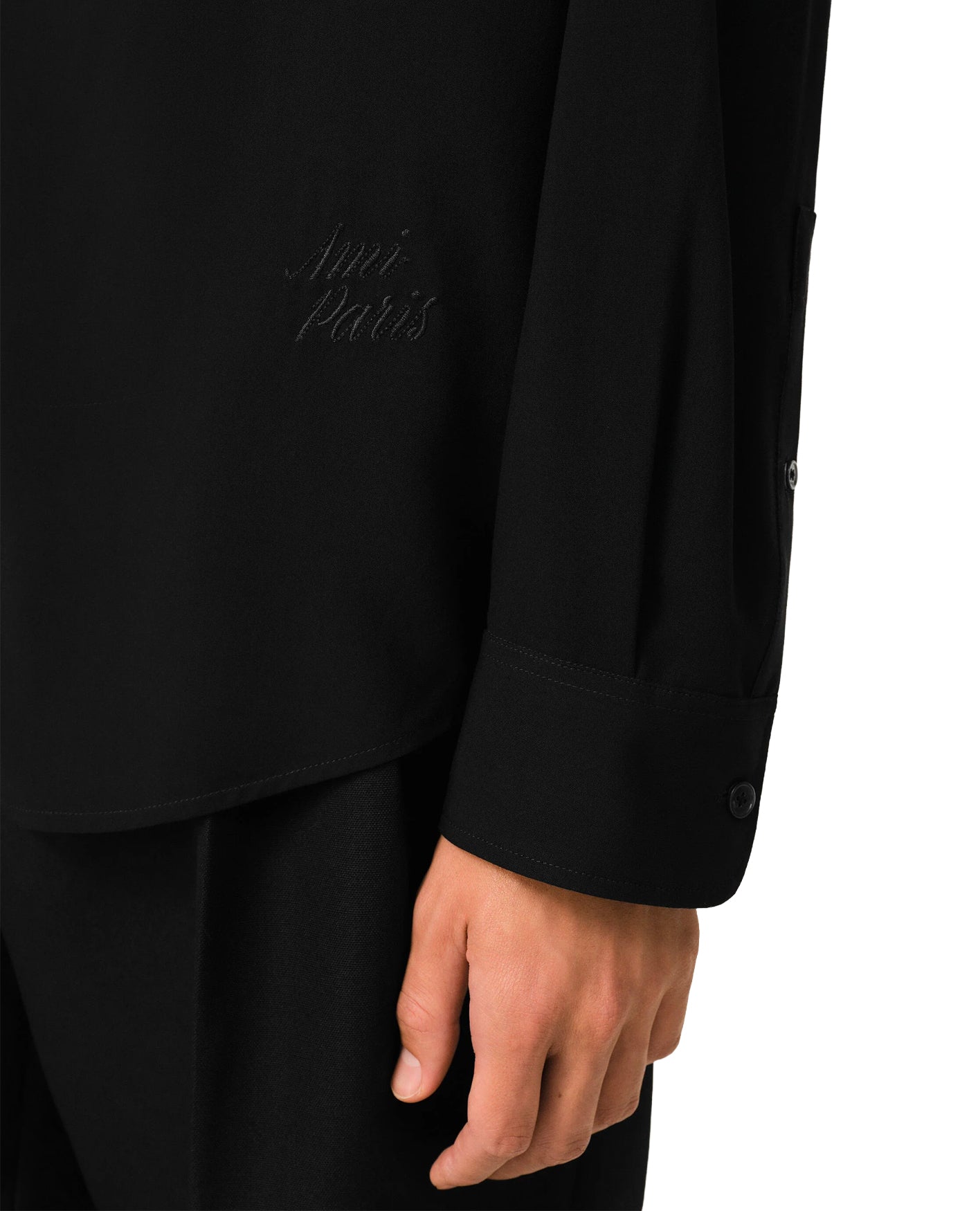 Chemise Ami Paris noire détail broderie Ami Paris profil gauche