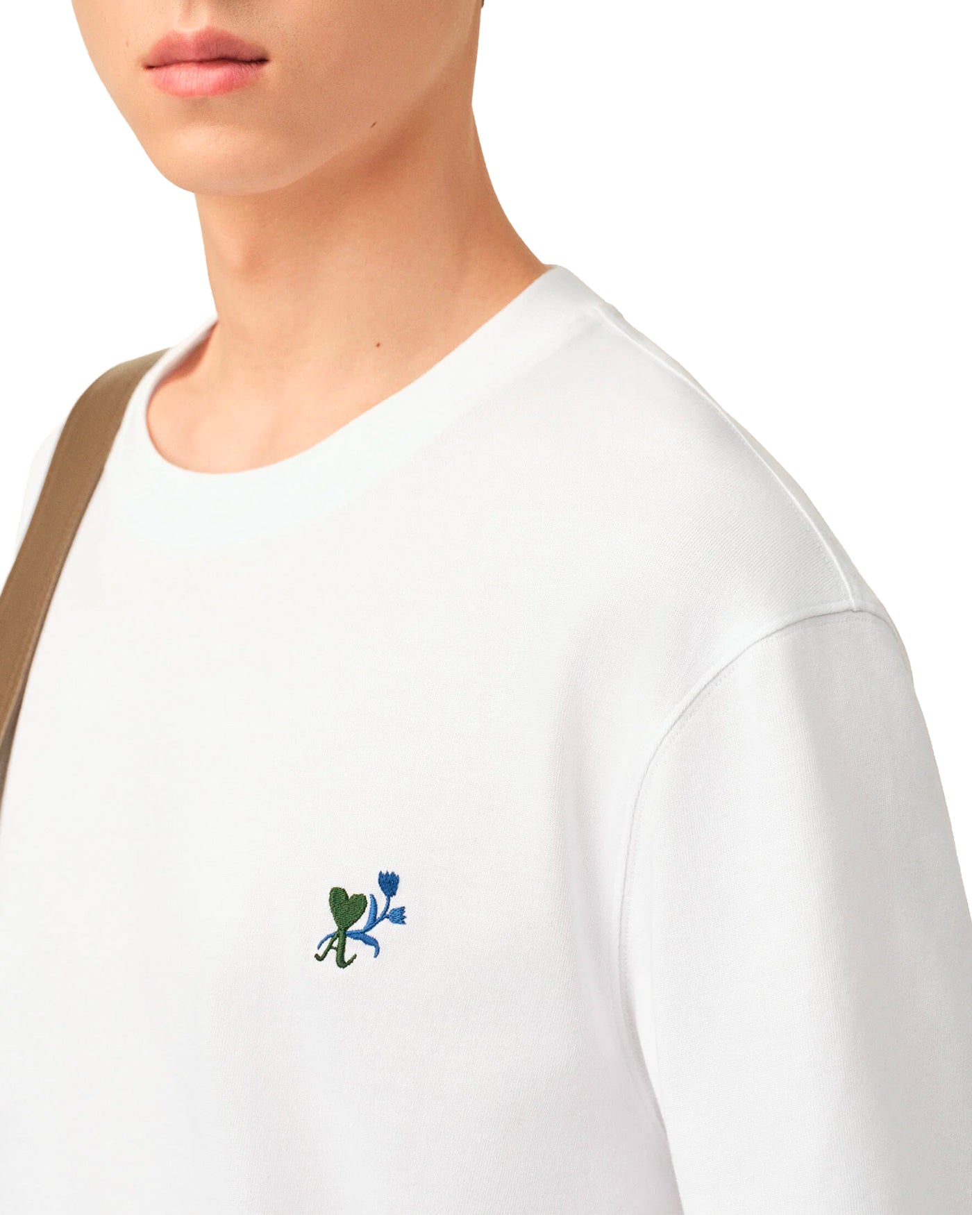 T-shirt Ami Paris blanc logo cœur tulipe brodé détail poitrine vue face