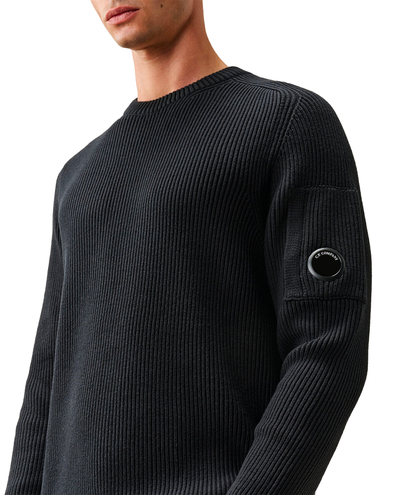 Pull C.P. Company coloris Black — vue portée