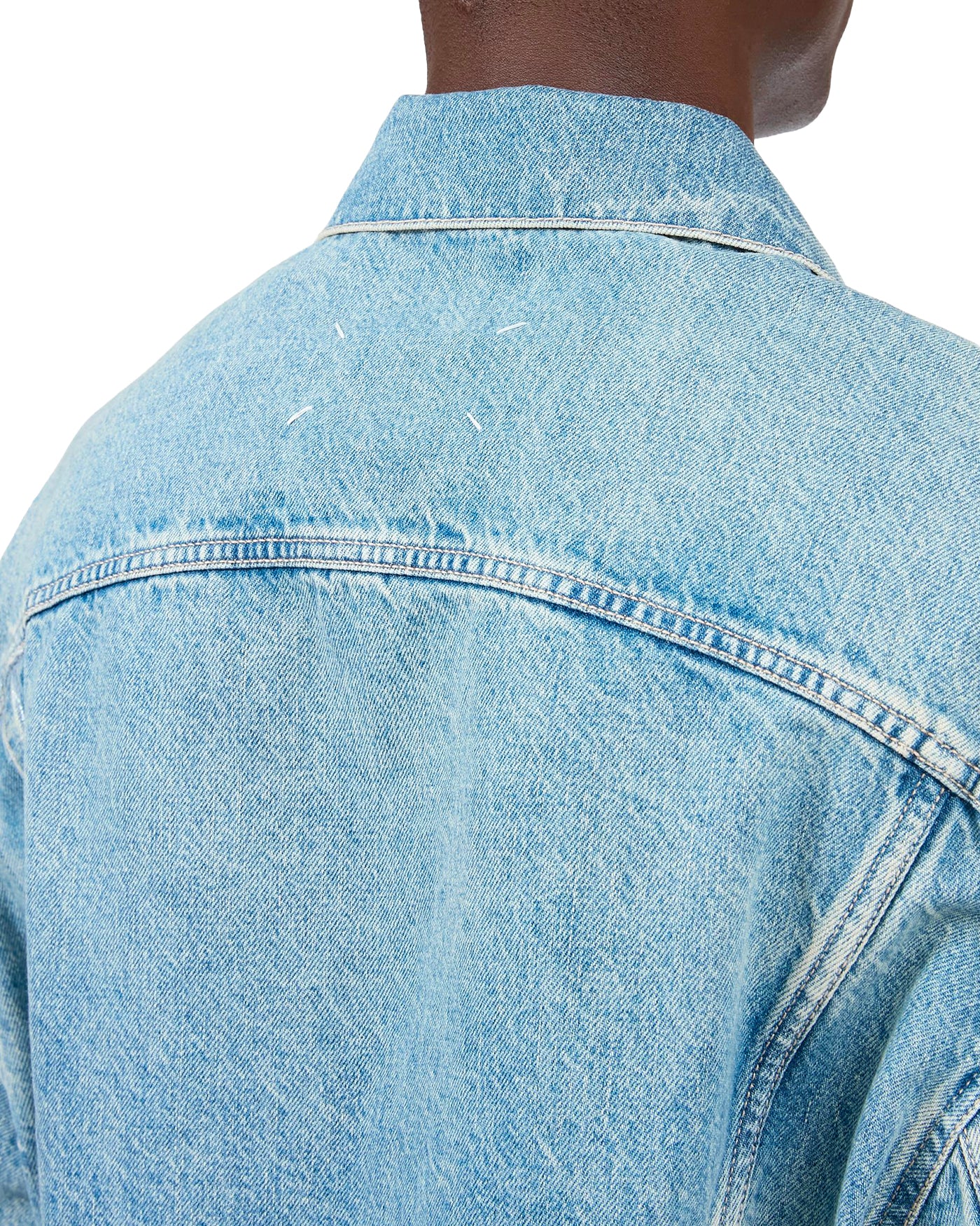 Caban Maison Margiela en denim bleu délavé vue dos rapprochée