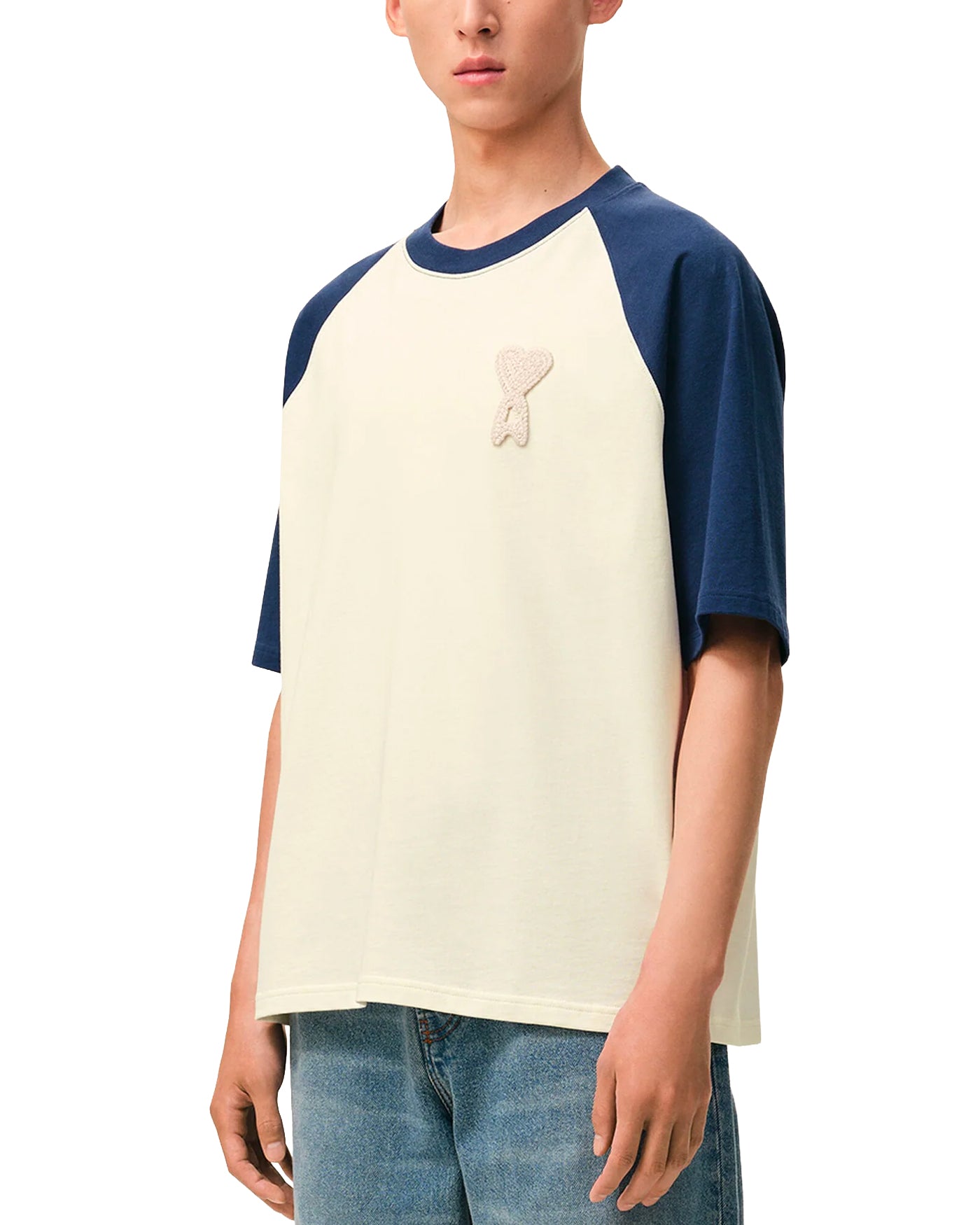 T-shirt boxy Ami Paris crème manches bleu encre logo crochet face