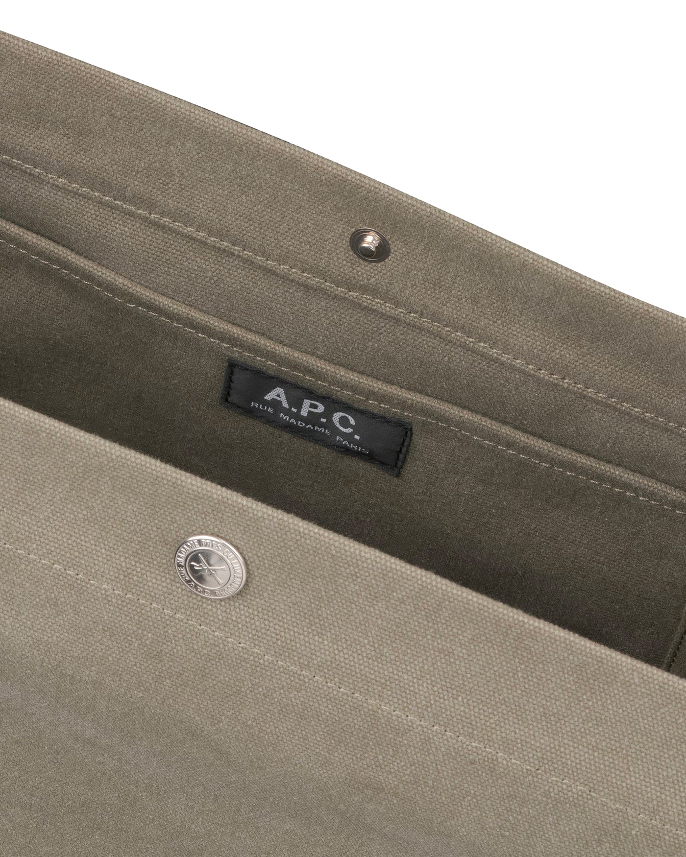 Sac besace A.P.C Journal kaki intérieur en toile avec étiquette