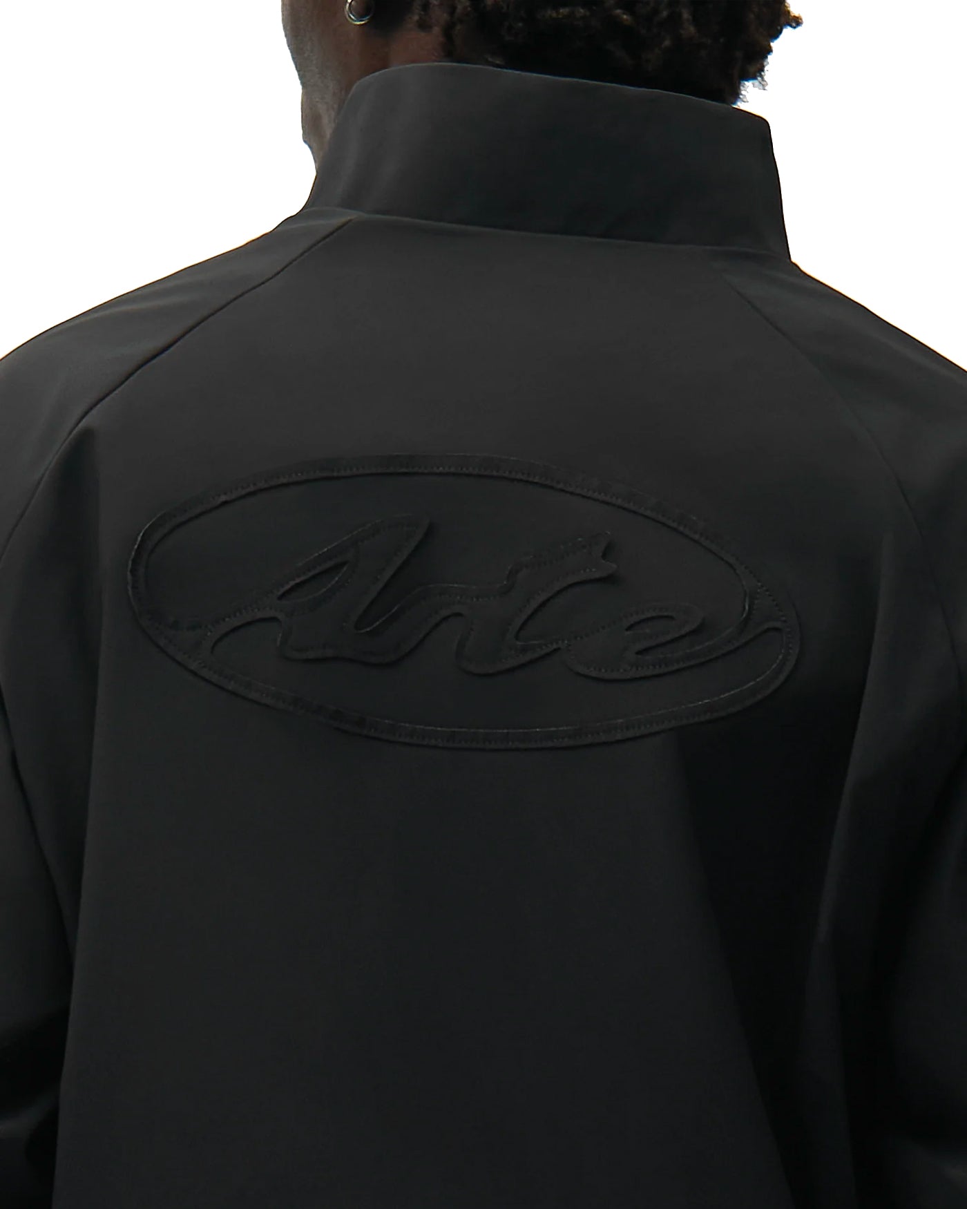 Veste Arte Antwerp Branded Track noire détail patch logo ovale dos