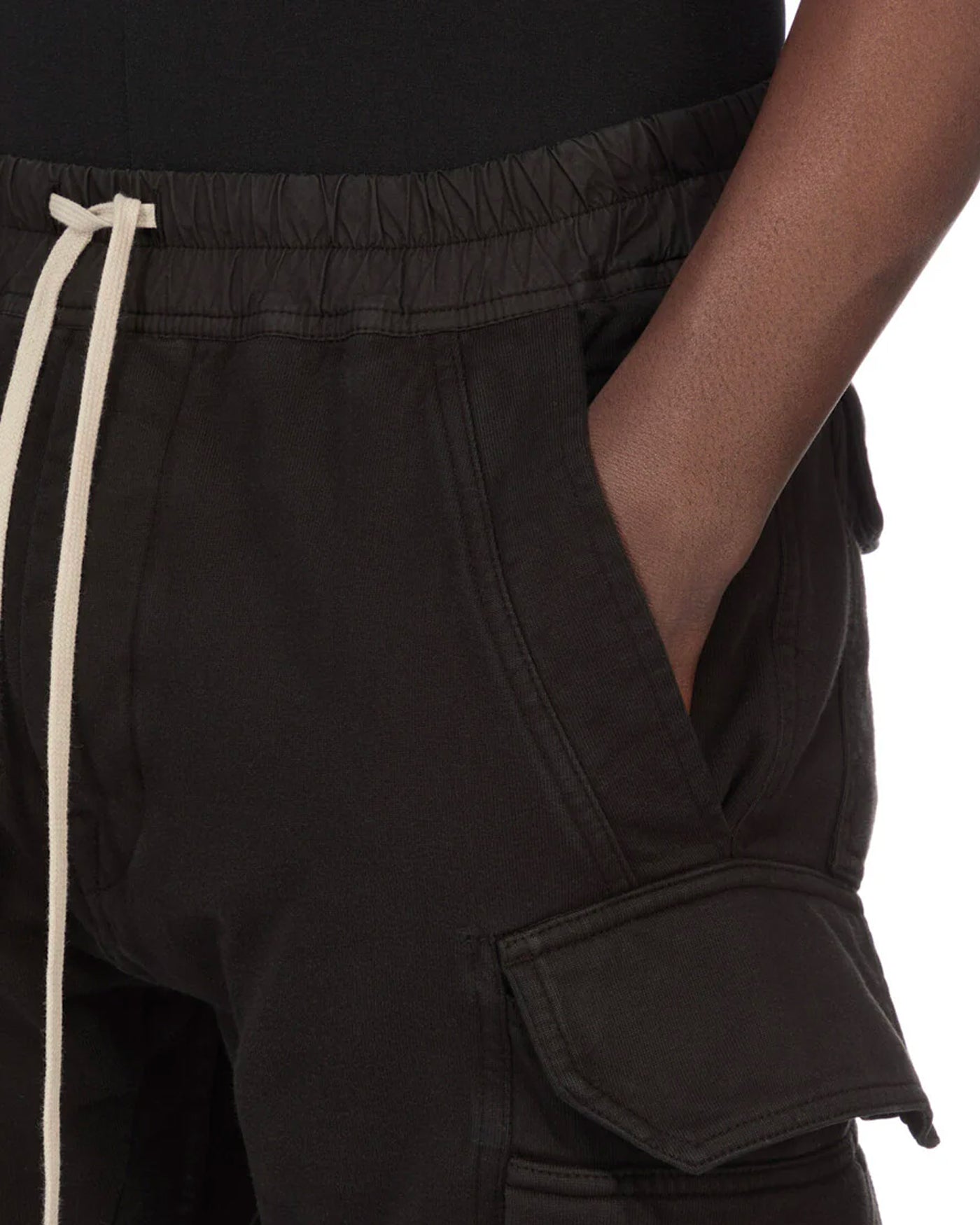 Pantalon cargo Rick Owens DRKSHDW noir détail poche et ceinture face