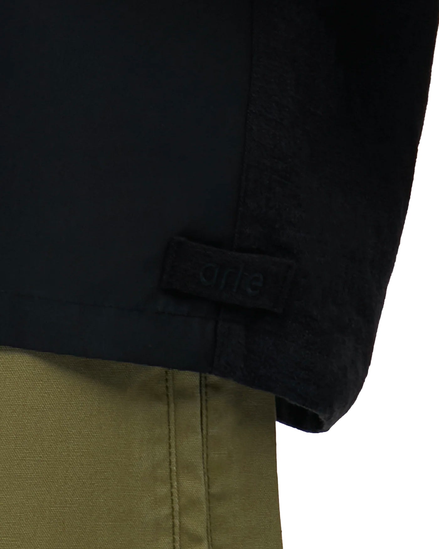 Chemise Arte Antwerp noire détail étiquette logo bas de vêtement