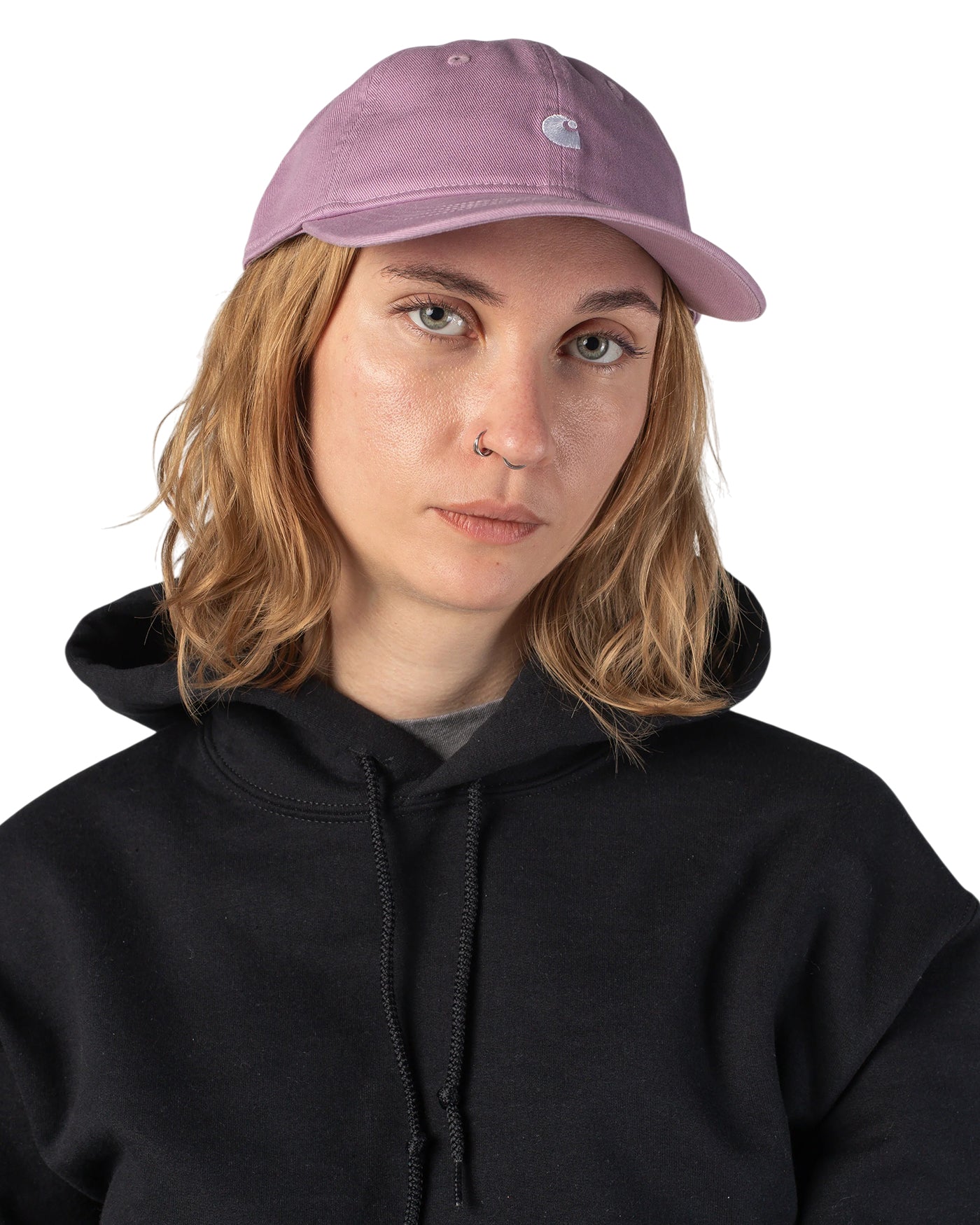 Détail du logo Madison brodé sur la casquette Gentle Purple White