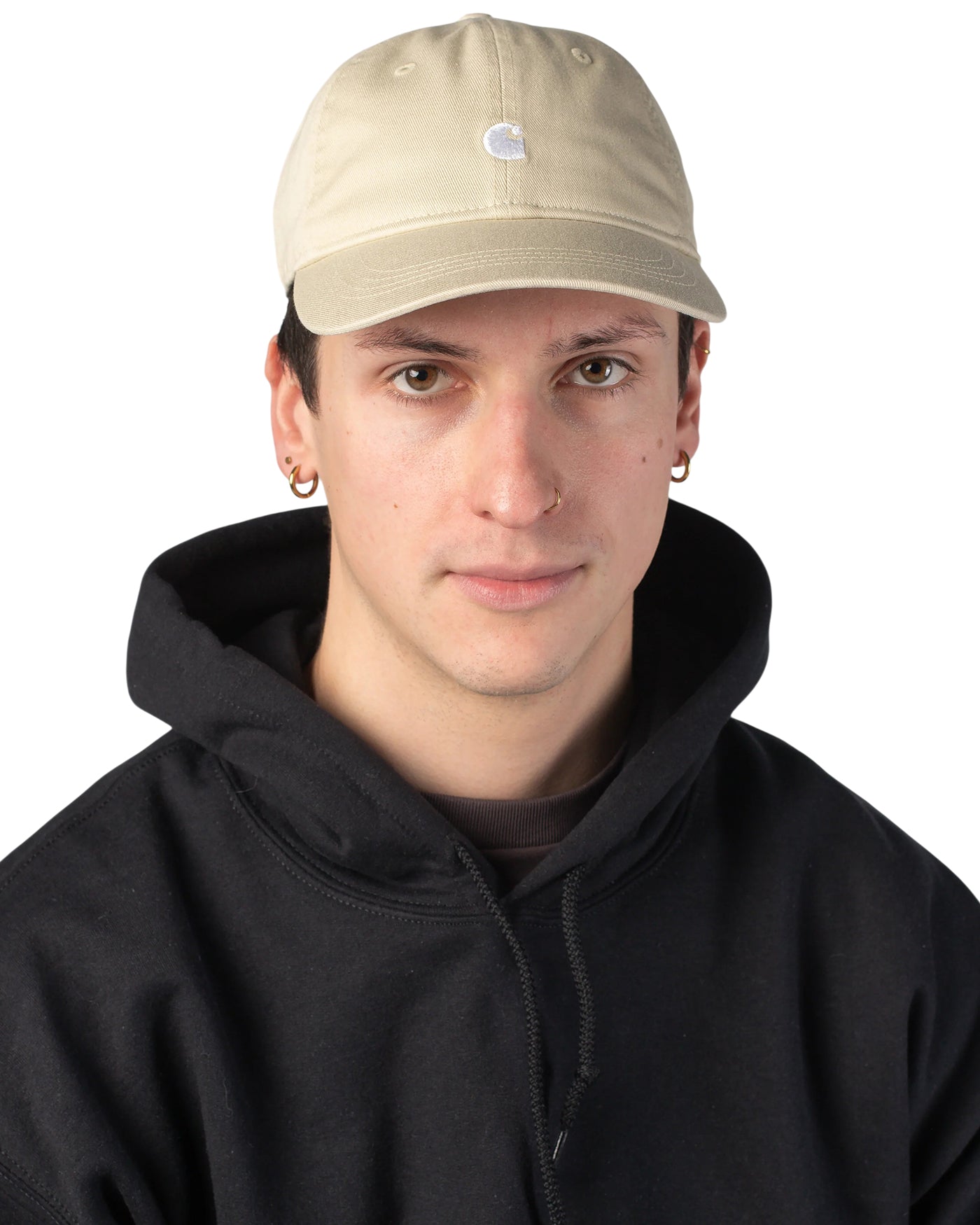 Détail du logo brodé Madison sur la casquette Stone White