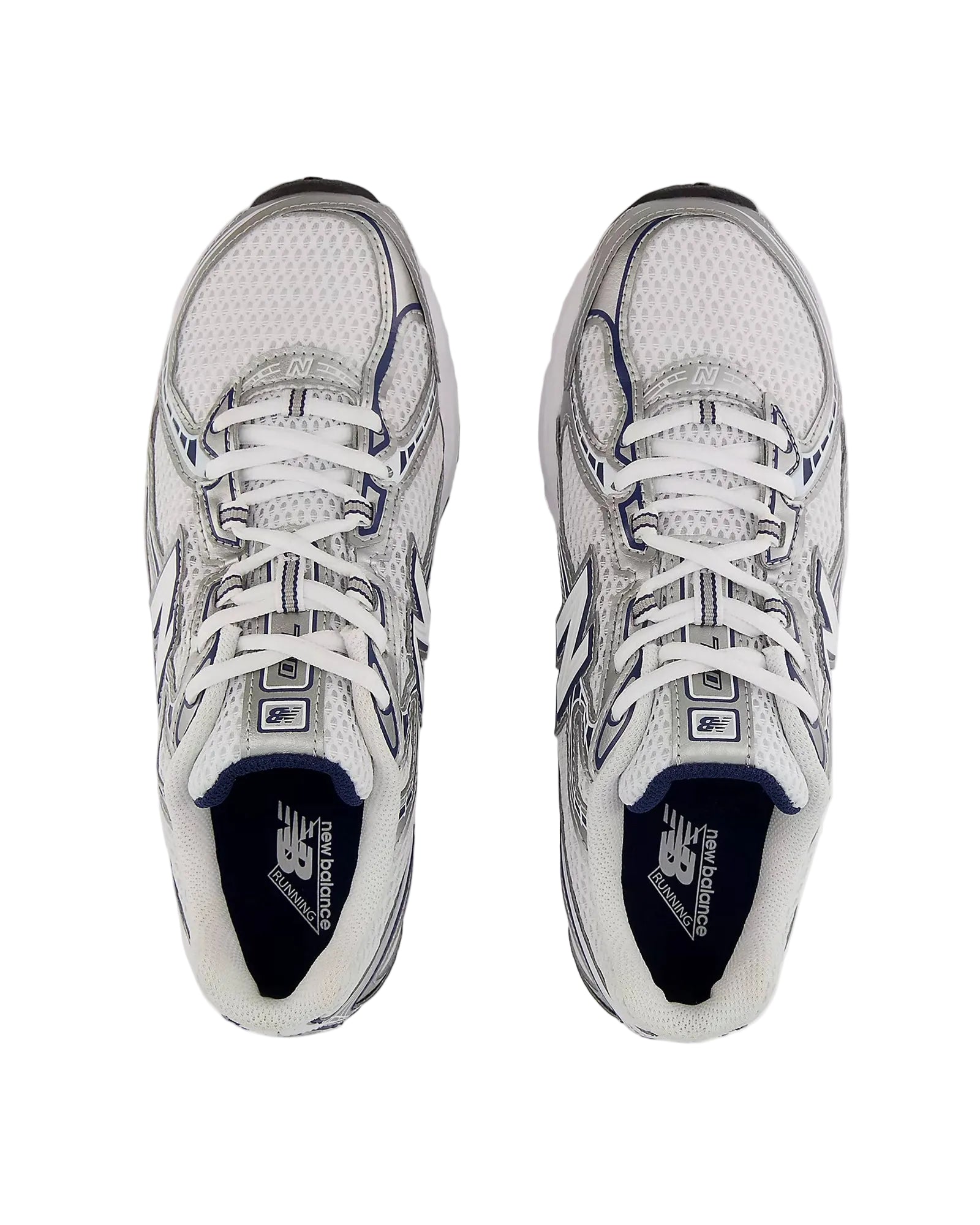 Les New Balance U740WN2 Navy / White / Shadow Grey combinent une esthétique rétro avec le confort moderne propre à New Balance.