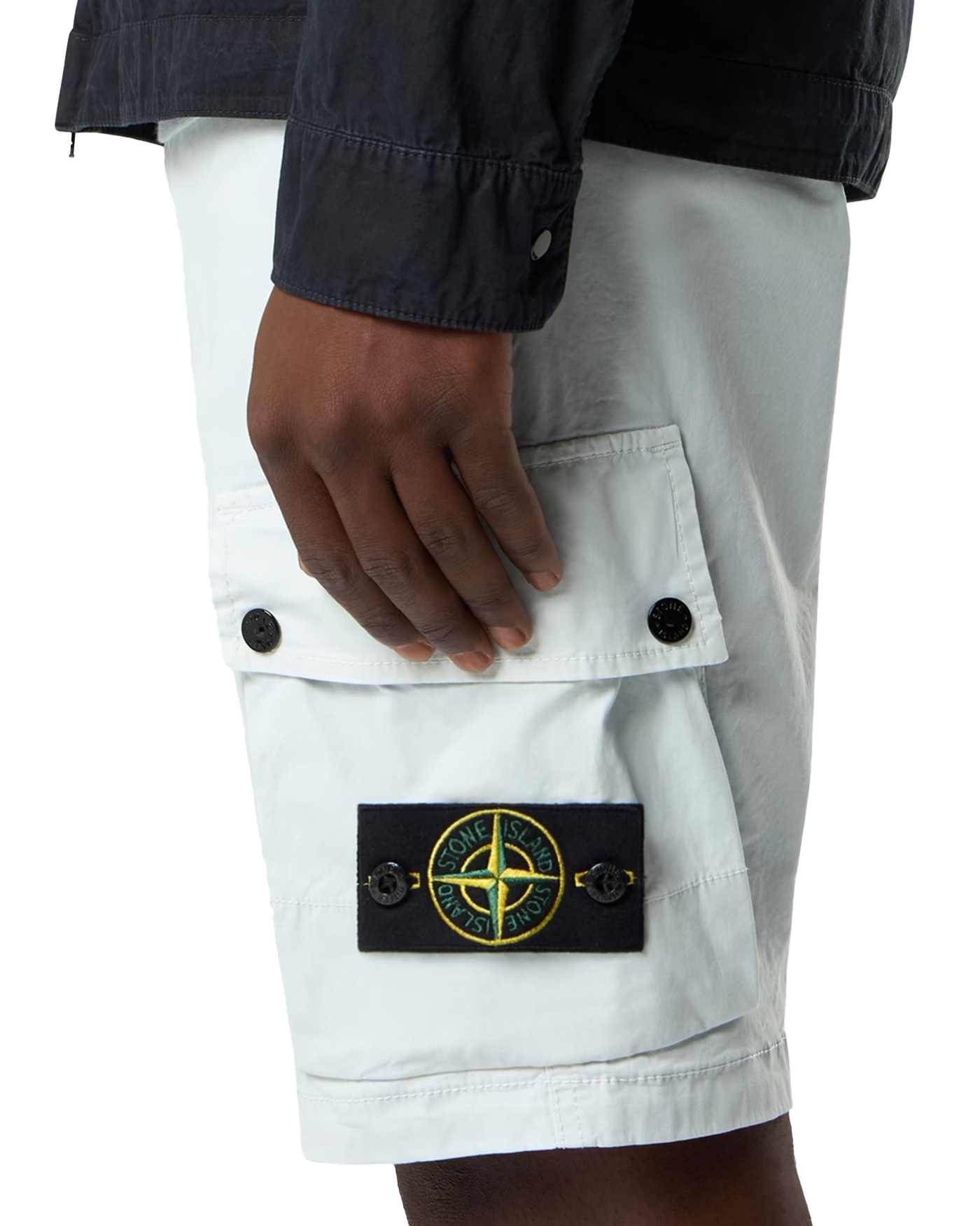 Bermuda Stone Island écru cargo patch boussole porté profil droit