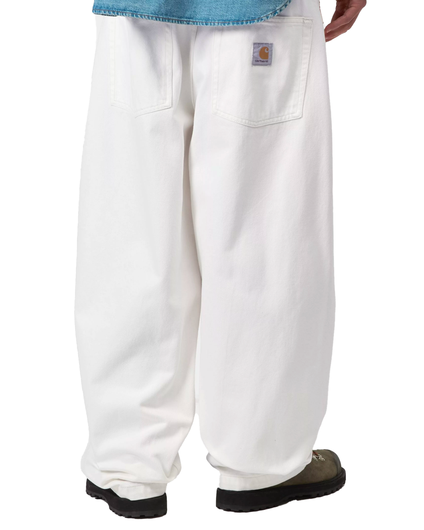 Jeans large Carhartt WIP Brandon Pant blanc rinsed porté homme dos
