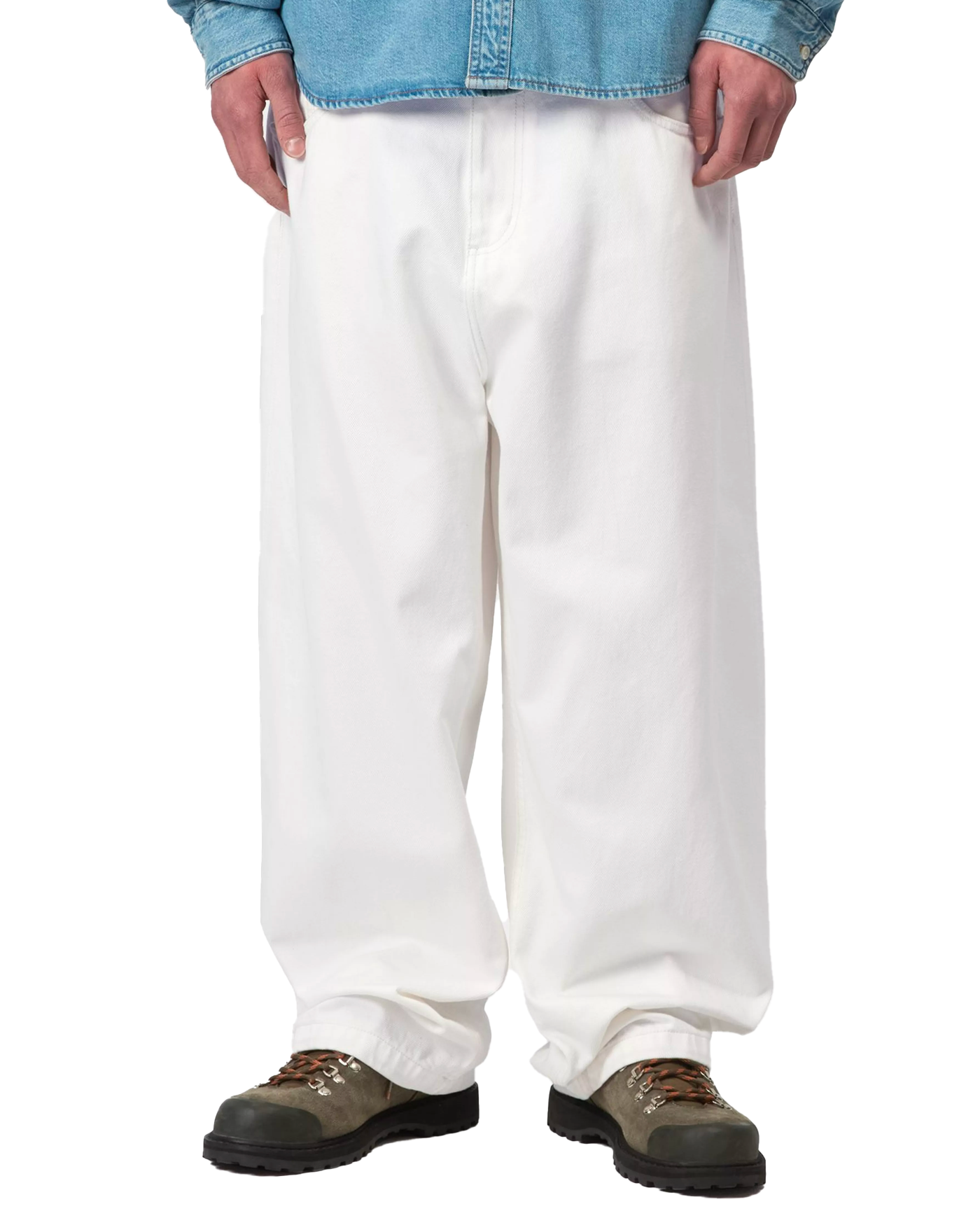 Jeans large Carhartt WIP Brandon Pant blanc rinsed porté homme face